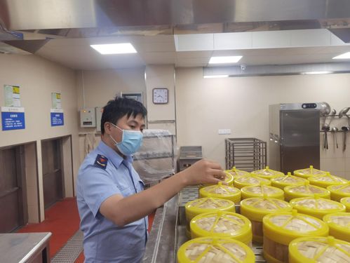 每月一周查網(wǎng)紅 以重點監(jiān)管筑牢食品安全餐飲管理防線